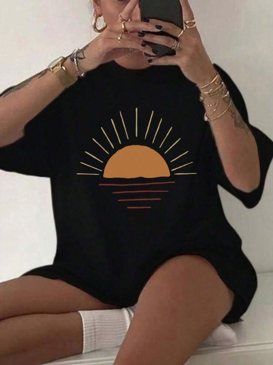 Camiseta de manga corta para damas con estampado de patrones, top de cuello redondo suelto y casual, se puede lavar aáquina para comodidad durante las cuatro estaciones. - Negro - Ver 1