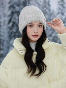 1pc Women's Fashion Simple Thick Warm Knit Hat, Winter New Warm Windproof Ear Protection Knitted Cap, Versatile Large Circumference Beanie, Outdoor Breathable, Washable, Excellent Warmth, Suitable For Autumn/Winter Daily Wear, Walking, Shopping