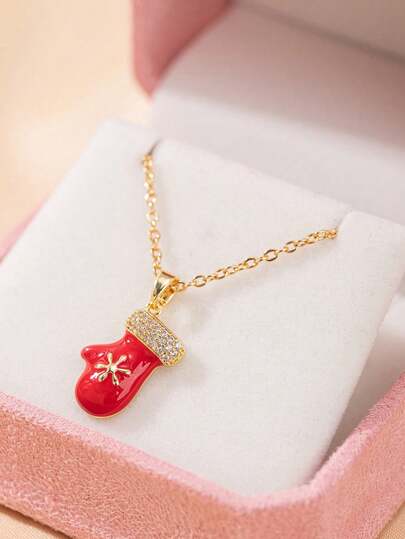 1pc Fashionable Petite Festive Christmas Red Glove Pendant Necklace, Suitable For Daily Decoration And Christmas Decoration, Christmas Gift For Family And Friends (No Box)