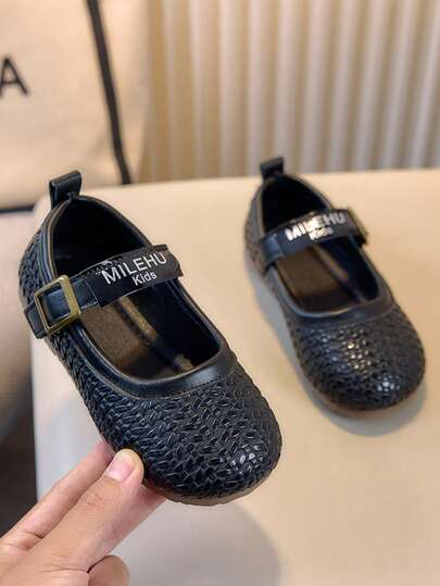 1 paire de chaussures plates tressées pour enfants, nouvelle collection 2025. Chaussures bébé avec sangle à motif rétro. Chaussures confortables à semelle souple pour enfants. Cadeau de Noël