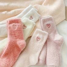5 Pairs Heart Embroidered Women's Crew Socks, Thick Warm Thermal Solid Color Versatile Daily Socks, Antibacterial Moisture-Wicking, Fashionable Commuting Outdoor Socks, Japanese Style Slouch Socks, Plush Lining Breathable Non-Slip House Slippers Socks, Suitable For Cold Winter, Winter Essential Warm Gear, Perfect Gift For Girlfriend, Birthday, Holiday