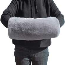 AIYYIPA 1 pieza Calentador de brazos de piel sintética cálida, material suave similar al pelo de conejo, estilo cilíndrico gris. Con detalles cómodos y multiusos, calienta los brazos, adecuado para siestas en la oficina y uso diario, escenarios navideños e invernales