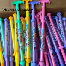 Pistolas de agua con fuegos artificiales, diversión acuática de verano, juego de fiesta de agua, juguetes de agua para piscina familiar al aire libre, juguetes de agua para exteriores, un accesorio para tomar fotos bonitas, amigos, diversión de verano para jóvenes, piscinas para jóvenes, regalos de Navidad para jóvenes, maquillaje para jóvenes, fiesta de cumpleaños para jóvenes, día de piscina, (las pegatinas son aleatorias)