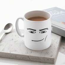 1 pieza, taza de vajilla de 11 onzas (taza de cerámica, taza, taza de café, taza de té, taza de matcha, taza de leche). Disponible en una variedad de colores que incluyen blanco, negro, rosa, amarillo, azul, naranja, rojo, verde y colores sensibles al calor. Es una taza reutilizable y de uso múltiple que se puede lavar a máquina, es duradera y se puede usar en el microondas. Se puede usar para contener leche, café, té y otras bebidas.