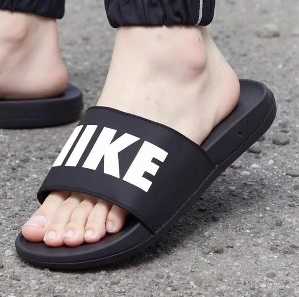 Nike 男鞋OFFCOURT SLIDE運動休閒拖鞋 - 黑色 - 查看 1