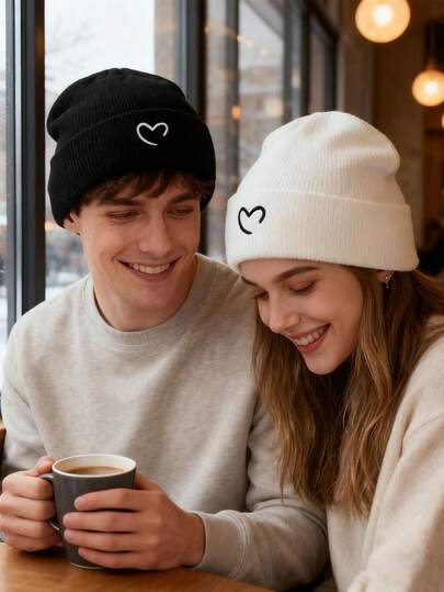 2025 新款冬季保暖针织帽 2 件套，情侣款，心形刺绣，柔软舒适的弹性面料，无帽檐，适合冬季日常穿着、旅行、滑雪、户外活动，男女通用，最佳圣诞礼物