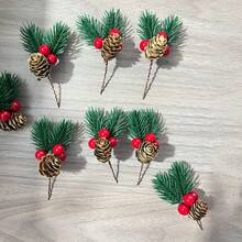 10 pièces/5 pièces/1 pièce Pommes de pin artificielles et baies rouges en combo - parfait pour les décorations de sapin de Noël, la décoration des fêtes et l'artisanat, les cadeaux de Noël, la décoration de la maison, les décorations de Noël, les centres de table, les couronnes de Noël, décoration de pièce aléatoire en couleur et style pour l'hiver
