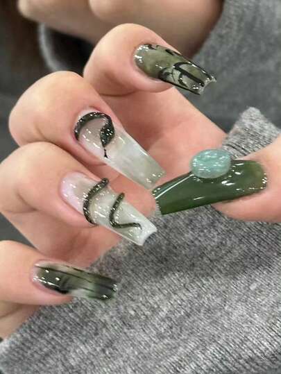 24 pezzi di unghie finte artigianali Y2K, di colore bianco crema, a forma di bara media, con motivi di glitter, geometrici, a strisce, di bambù, animali, rotondi e a 3D, stile inchiostro e acquarello, con brillantini, riutilizzabili, con 24 pezzi di linguette in gel e una mini lima inclusi.