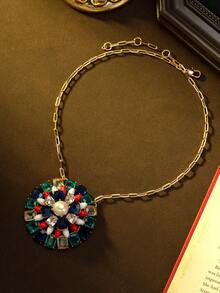 Un collar de diseño 3D con capas de girasol estilo vintage europeo y americano, único, elegante, lujoso, joyería de moda de alta gama, adecuado para uso diario, fiestas, galas y eventos de celebración