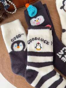 4双中筒卡通袜：秋冬季卡通企鹅主题保暖袜，圣诞礼物 - 多色1 - 查看 3