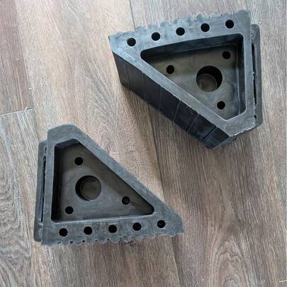 TRTY Heavy Duty Black Wheel Chocks, Made Of Durable Rubber, Designed For Parking Of Industrial Vehicles. They Feature Anti-Slip Bases For Outdoor And Indoor Use, Ideal For Stabilizing Cars, Off-Road Vehicles, Trucks, Trailers And Equipment. Also Suitable As Father's Day, Halloween, Christmas Gifts.