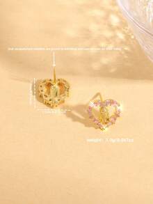 1 par de pendientes de Virgen María con forma de corazón brillante, incrustados con circonita cúbica sintética rosa, diseño de corazón hueco único, pequeño y delicado, adecuado para mujeres, se puede usar para bodas, joyería católica, Día de San Valentín, Día de la Madre, también es un gran regalo para mamá (los pasadores de los pendientes son flexibles pero se pueden restaurar a su forma original) - Rosa - Ver 5