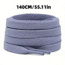 各种款式和尺码的平底休闲鞋，配有平底鞋带