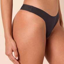 Essentials paquete de 4 tangas elásticas sin costuras para mujer - Negro - Ver 2