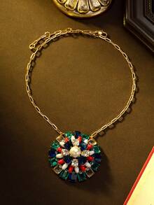 Un collar de diseño 3D con capas de girasol estilo vintage europeo y americano, único, elegante, lujoso, joyería de moda de alta gama, adecuado para uso diario, fiestas, galas y eventos de celebración