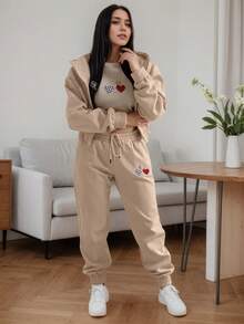 2025 New Women's Heart-Shaped Print Plush Sports Casual Three-Piece Suit, Long-Sleeved Hooded Jacket And Vest And Slim-Fitting Leggings, Machine Washable, Suitable For Wearing Out In Autumn And Winter - 卡其色 - 查看 4