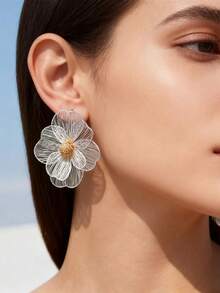 1 Pair Metallic Flower Earrings, Cute & Exaggerated Stud Earrings, Elegant & Luxurious Silver Tone Earrings Suitable For Women's Daily Wear