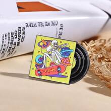 1pc Cool Skeleton Skateboard Brooch 90s Background Music Album Vinyl Record Badge Creative Commemorative Pin Fashion Jewelry Accessories, Ideal Gift For Festivals, Events, And Collectors, Perfect Creative Fashion Gift - Multicolor - View 3