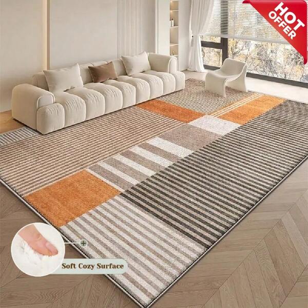 Ein hochwertige Version (950g/㎡) eines modernen, minimalistischen gelb-weißen / Samt-Velours-Großflächenteppichs im Devore-Stil mit hochverdichtetem, verstärktem Material. Verziert mit personalisierten geometrischen Mustern, passt dieser luxuriöse Teppich perfekt zu verschiedenen Wohnstilen. Maschinenwaschbar, Dekorativer Küchenteppich für Weihnachten