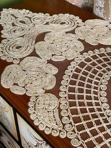 1 Stück Spitze bestickte Rose Blume Tischläufer, Vintage Polyester bestickte Kordel Tischläufer, staub- und hitzebeständig, geeignet für Couchtisch, Esstisch, Kommode, TV-Ständer, Heimdekoration und Hochzeit/Party/Feiertage