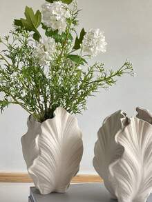 This Compact Resin Vase Is Suitable For Modern Home Decor. The Coral Resin Vase Complements The Scandinavian-Style Grid Grass, Making It An Ideal Choice For Coffee Tables, Offices, Bookshelves, And Living Rooms. Vase/Glass Vase - Multicolor - View 5