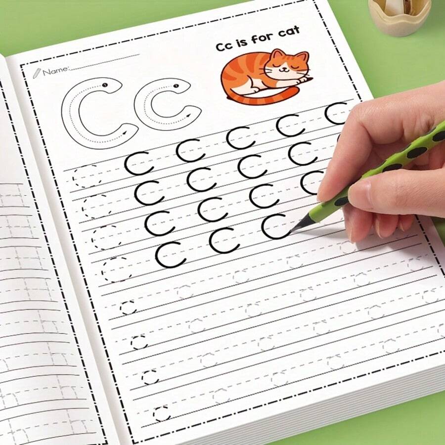 儿童字母描红练习册（A-Z） - 可爱的小猫字母描红练习册，适合学前班和幼儿园儿童的书写和绘画练习，早期教育写作技能练习册，配有有趣的插图和结构化的练习页