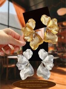 Betykuku 2 Pairs Fashionable Gold & Silver Leaf Stud Earrings Set, Gift For Women & Girls, Suitable For Daily, Party, Outing