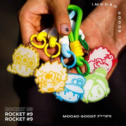 1个的奇妙冒险钥匙扣，彩色亚克力迪奥吊坠，日式角色设计钥匙扣，可爱包包挂饰，粉丝必备