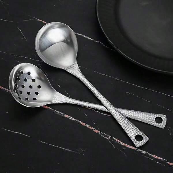 1 pieza Cucharón multiusos de acero inoxidable con textura martillada, colador - Diseño de boca ancha y gruesa, fácil de servir, mango ergonómico, herramienta duradera de cocina y comedor, apta para cocinar, olla caliente, servir platos, gachas