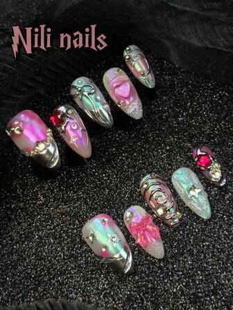 独特的波西米亚风格指甲贴 10 件手工制作的女士可穿戴指甲贴，完全覆盖且可重复使用，镀铬法式尖头指甲 Y2k 指甲粉色扎染手绘蝴蝶结 3D 钻石雕刻指甲艺术全覆盖亚克力假指甲星空带钢球链套装，适合女士和女孩，附赠凝胶贴纸指甲锉