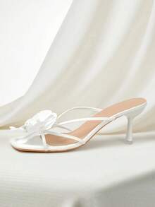 Clariva 2024新款花朵装饰高跟凉鞋,欧美度假风尚之选,深受夏季、情人节、圣诞节、冬季旅行者和海滩游客的喜爱,是理想的圣诞礼物之选。 - 白色 - 查看 3