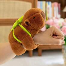 Pulseras de peluche en forma de capibara - Pack de 2 unidades - Estilo kawaii para niños - Multicolor - Ver 10