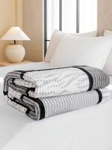 1pc Printed Plaid Flannel Throw Blanket, Multifunctional Cozy Blanket For Nap, Sofa, Office, Camping, Travel, All Season, Christmas & Thanksgiving Gift