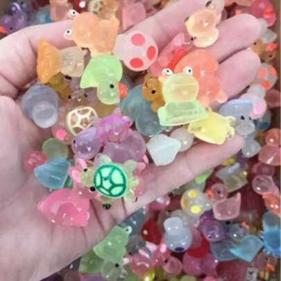 50/100/200 件 DIY 迷你小黄鸭，发光迷你树脂小黄鸭，迷你玩具，黑暗中发光的小动物，适合节日礼物、袜子礼物、派对礼物、恶作剧游戏、景观花园