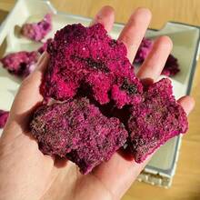 1 mẫu đá quý Ruby - Đá Corundum đỏ phản ứng với tia UV, Đá trang trí Bohemian tự nhiên làm quà tặng ngày lễ, Thiền định & Trang trí tâm linh, Trang trí nhà cửa & văn phòng, Quà tặng ngày lễ, Đá quý sống động, Bề mặt được đánh bóng - Đỏ - Xem 3