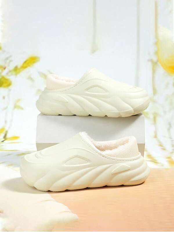 زوج من الأحذية الداخلية السميكة والدافئة للأطفال، أحذية كاجوال شتوية جديدة للبنات، خفيفة الوزن ومريحة للارتداء في المنزل، أحذية داخلية عصرية متعددة الاستخدامات للأطفال الصغار