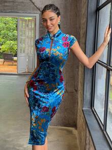 Faeriesty Exquisite Small Stand-Up Collar Capped-Sleeve Floral Pattern New Chinese-Style Women's Cheongsam Dress With Side Slit & Frog Buttons - Perfect For Gala Dinners, Wedding Receptions, Corporate Galas, Upscale Evening Events, And Formal Banquets - Royal Blue - View 4