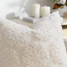 1/2 szt. beżowa, pluszowa poszewka na poduszkę z motywem świątecznych płatków śniegu (wkładka nie jest dołączona), dwustronna tkanina z holenderskiego lnu, kwadratowa poszewka na poduszkę, świąteczna dekoracja do domu, miękka pluszowa tkanina, nowoczesna dekoracja na sofę, do sypialni i akademika