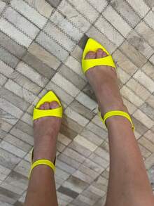 Low Heel Sandal With Leaf Toe - Neon Yellow - View 2