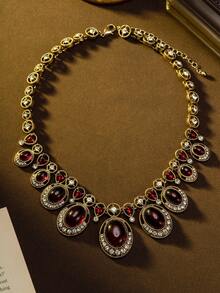 A Vintage Luxury Dual-Tone Gemstone Pendant Necklace And Earrings Set, Made Of Alloy Base With Gemstone Accents, Featuring A Delicate Dangling Design, Elegant And Luxurious, Perfect For Galas, Parties, And Holiday Celebrations