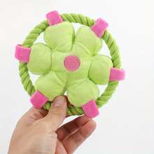 Brinquedo de mastigar resistente e anti-engasgo para cães, com apito, design de laço de corda macia para brincadeiras interativas, ideal para brincar de cabo de guerra e para exercícios dentais, adequado para filhotes e cães adultos. Disponível em várias cores.