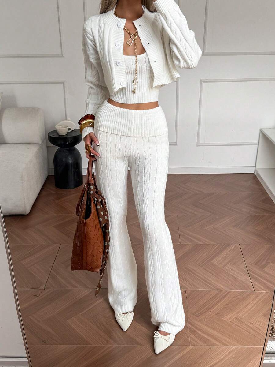 全新 Co-Ords 三件套毛衣套装，包含短款开衫、针织吊带上衣，搭配长裤，优雅休闲，适合女孩、民间婚礼服装、婚礼宾客搭配套装、外出、派对、居家、圣诞女士服装