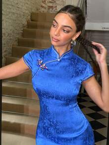​Exquisite Petite Mandarin Collar New Chinese Style Women's Cheongsam Dress - Short Sleeve, High Leg Slit Floral Design & Brooch Detail For Luxurious Galas, Formal Evening Events, Wedding Guest Attire, Corporate Banquets & Sophisticated Parties​Suitable For New Year And Valentine's Day Party Outfits