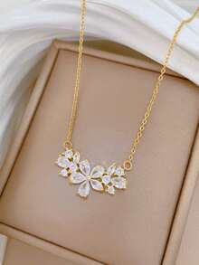 Ein süßer und einzigartiger Zirkonia-Blumen-Spitzenkette für Frauen, geeignet für den täglichen Outfit, Urlaubsreisen, Tragen beim Einkaufen, Spielen und Fotografieren.