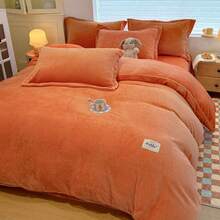 1 Stück einfarbige minimalistische dicke und warme doppelseitige Bettbezug aus Milchvelours, weiche und flauschige Textur, dick und warm, kleines Stoffetikett, Reißverschluss an der Seite, doppelseitiger Fleece entspricht einer Steppdecke, geeignet für Komfort im Innenbereich, maschinenwaschbar, tolles Geschenk für Eltern, Familie und Freunde zu Feiertagen und Zusammenkünften oder als Heimtextil-Geschenk (Kissenbezug nicht enthalten)