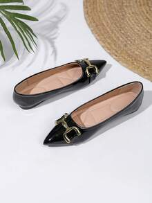 حذاء مسطح براق بتصميم أنيق للربيع/الخريف 2025، جلد لامع مريح للارتداء اليومي، موديل مرن مزود بإبزيم