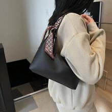 Women's Leather Shoulder Bag - Small Clutch Hobo Bag With Zipper Closure, Minimalist Underarm Crossbody Purse, Soft Leather Evening Handbag, Casual Daily Shoulder Bag For Women + Silk Scarf Gift - 黑色 - 查看 6