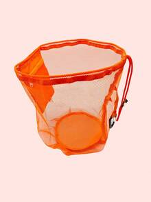 1个黑色便携式篮球网袋，采用耐用涤纶材质，旅行和训练收纳袋，抽绳封口，多隔层设计，可存放运动装备、篮球、器材等，功能齐全且结构坚固