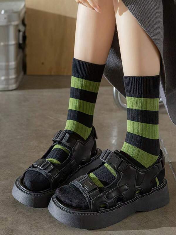 1 Paar gestreifte Kontrast-Farbe Knöchelsocken, retro schwarz & grüne Farbblock Socken, atmungsaktive Socken für Herbst/Winter, neongrüne Knöchelsocken, bestickte Herz gestreifte lange Socken