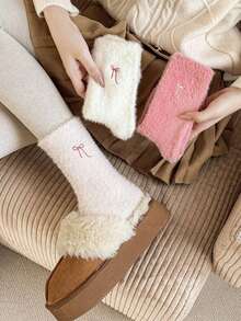 2/4 pares de calcetines de mujer tipo tripulación blancos y rosas con textura esponjosa, con diseño de lazo, cálidos y suaves, apropiados para otoño e invierno, colores aleatorios